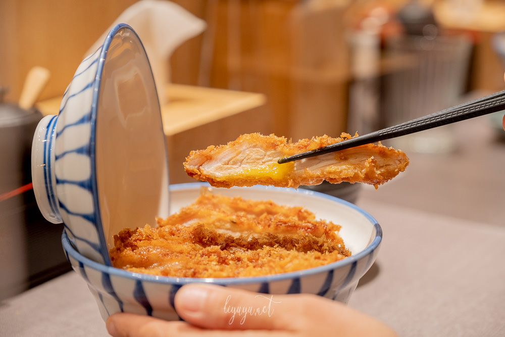 台北大同｜KATSU鑫熟成豬排蓋飯｜雙蛋醬汁白飯的搭配