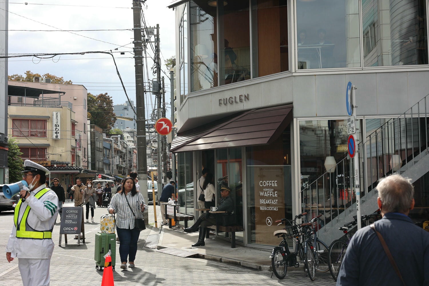 東京淺草|FUGLEN ASAKUSA|來自北歐挪威的好喝咖啡、招牌鬆餅Q軟好吃 - 第1張圖