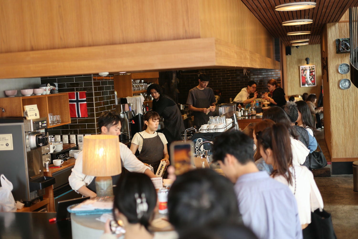 東京淺草|FUGLEN ASAKUSA|來自北歐挪威的好喝咖啡、招牌鬆餅Q軟好吃 - 第2張圖