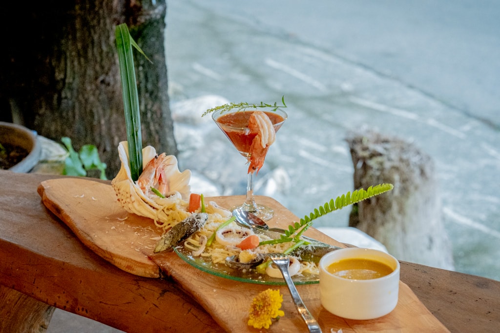 花蓮市區|戶不閉Chill Chill|北濱唯一海景咖啡廳、吃著餐點喝著調酒、愜意的看著前方的太平洋 - 第19張圖