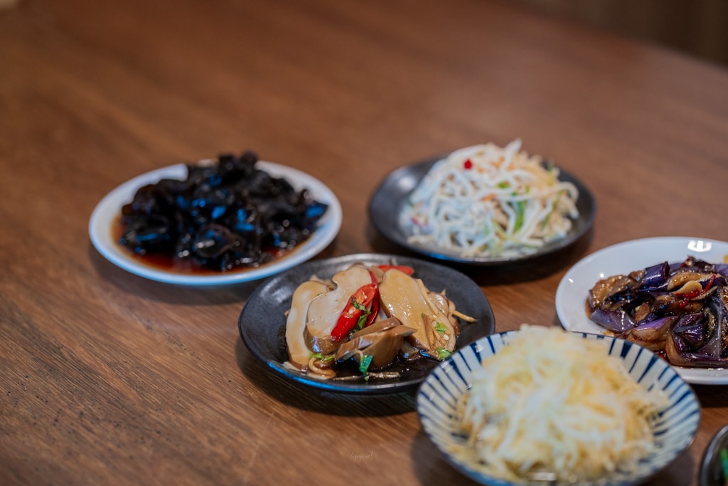 花蓮市區|再回首精緻牛/羊肉麵|經濟實惠湯頭好喝、料多味美、超推牛三寶乾拌麵 - 第9張圖