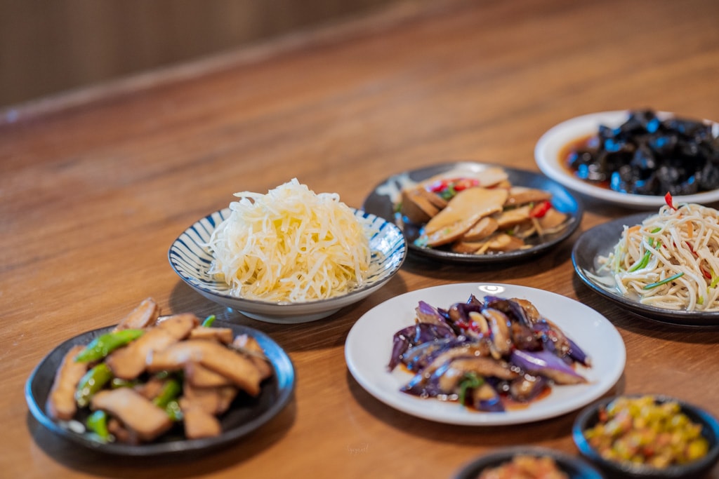 花蓮市區|再回首精緻牛/羊肉麵|經濟實惠湯頭好喝、料多味美、超推牛三寶乾拌麵 - 第8張圖