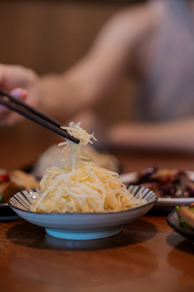 花蓮市區|再回首精緻牛/羊肉麵|經濟實惠湯頭好喝、料多味美、超推牛三寶乾拌麵 - 第13張圖