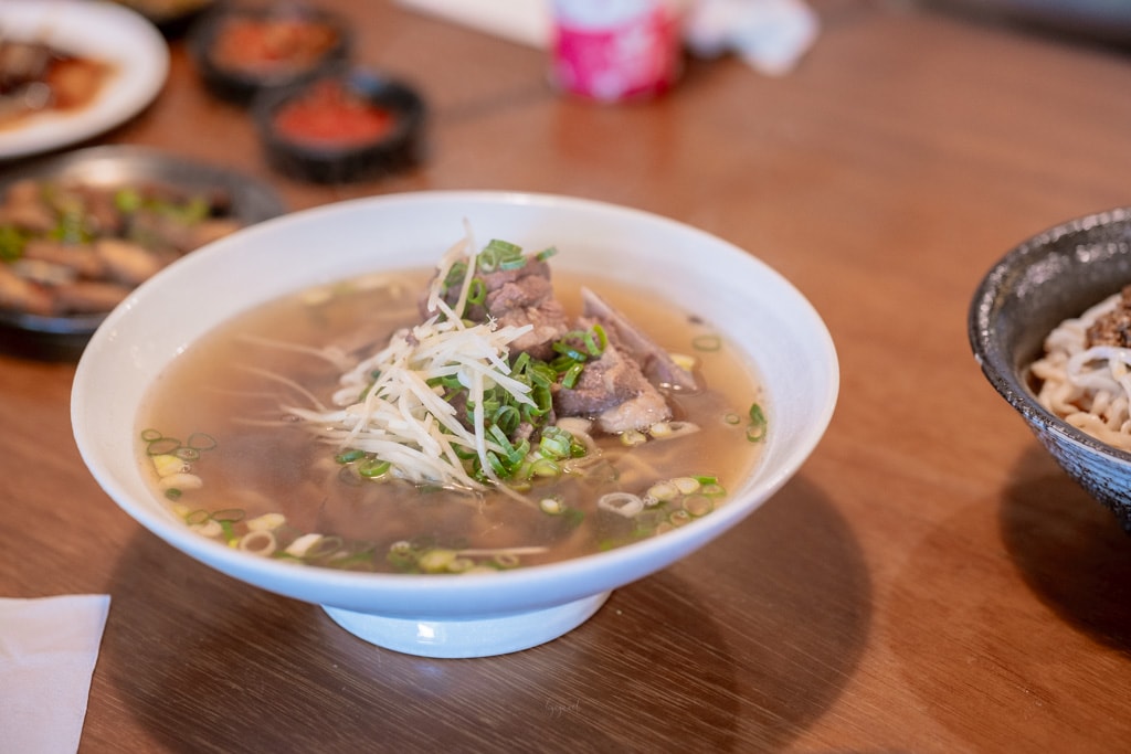花蓮市區|再回首精緻牛/羊肉麵|經濟實惠湯頭好喝、料多味美、超推牛三寶乾拌麵 - 第17張圖