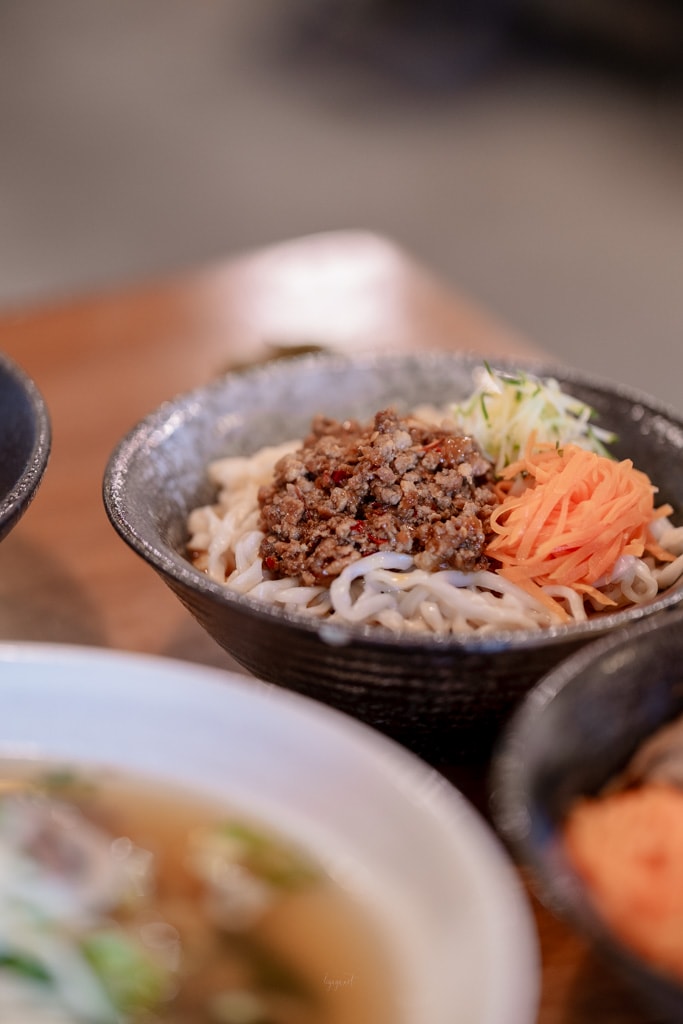 花蓮市區|再回首精緻牛/羊肉麵|經濟實惠湯頭好喝、料多味美、超推牛三寶乾拌麵 - 第25張圖