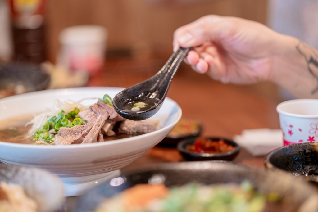 花蓮市區|再回首精緻牛/羊肉麵|經濟實惠湯頭好喝、料多味美、超推牛三寶乾拌麵 - 第20張圖